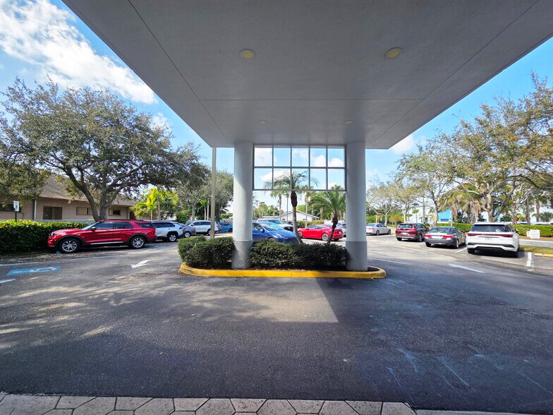More Photos Of 4889 S Congress Ave, Lake Worth Medical For Sale
