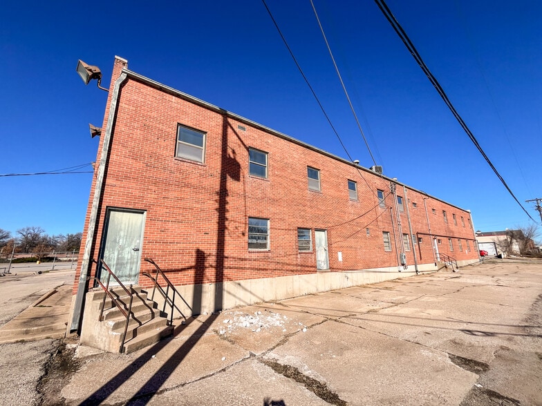 More Photos Of 6631 E Kellogg Dr, Wichita Office For Sale