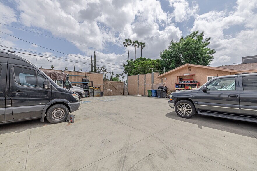 More Photos Of 15723 Kadota St, Sylmar Land For Sale