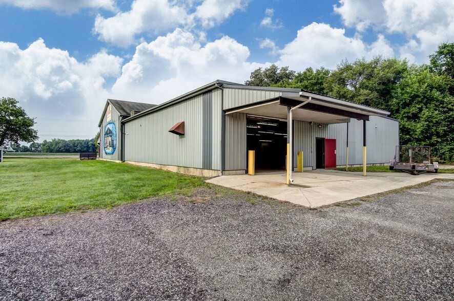 More Photos Of 20660 W Bowling Green Road, Weston Auto Repair For Lease