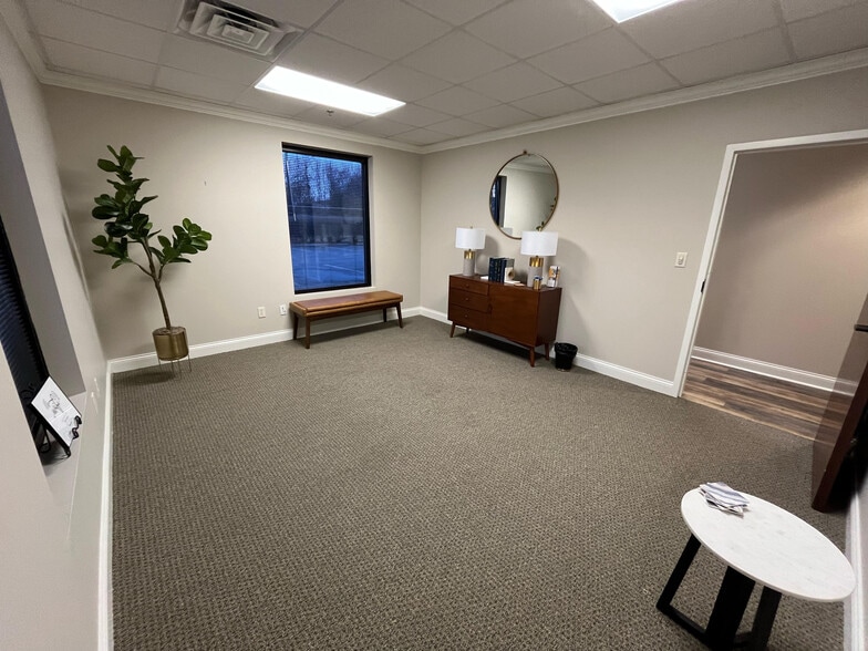 More Photos Of 7112 Crossroads Blvd, Brentwood Office For Lease