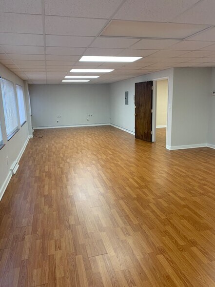 More Photos Of 814 E 185th St, Cleveland Office For Lease
