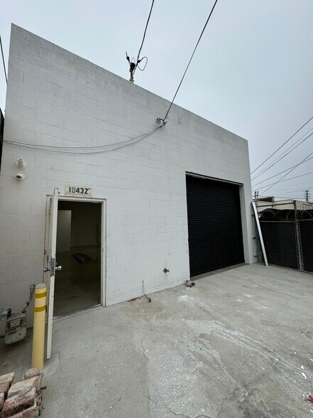 More Photos Of 10432 Burbank Blvd, North Hollywood Storefront For Lease