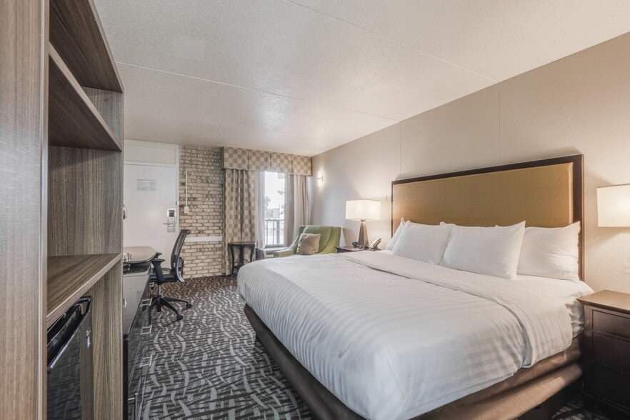 More Photos Of 200 S Broad St, Winston-Salem Hotel For Sale