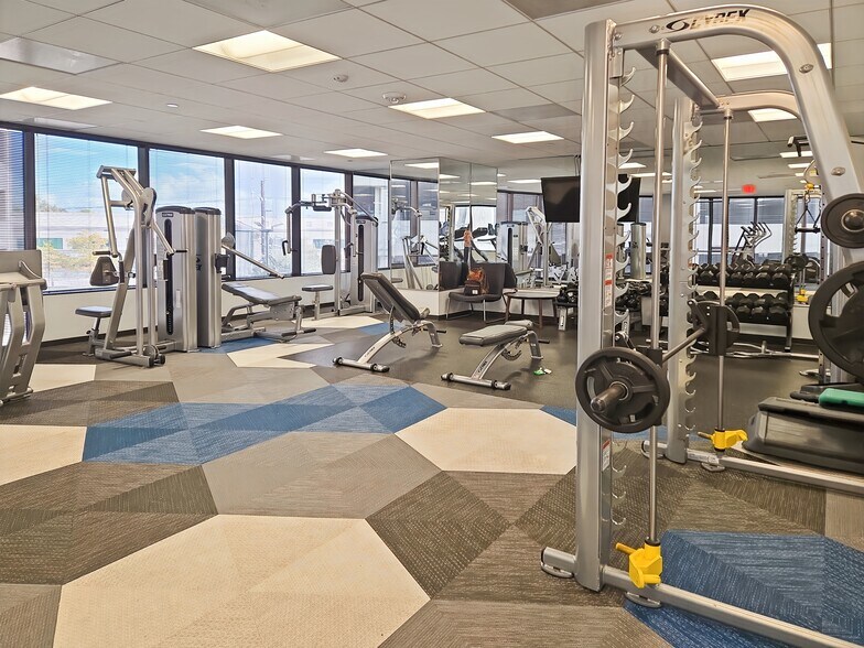 More Photos Of 363 N Sam Houston Pky E, Houston Coworking Space