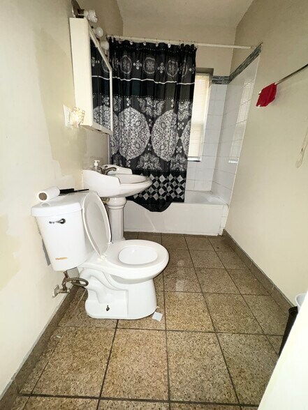 More Photos Of 6129 S Eberhart Ave, Chicago Apartments For Sale