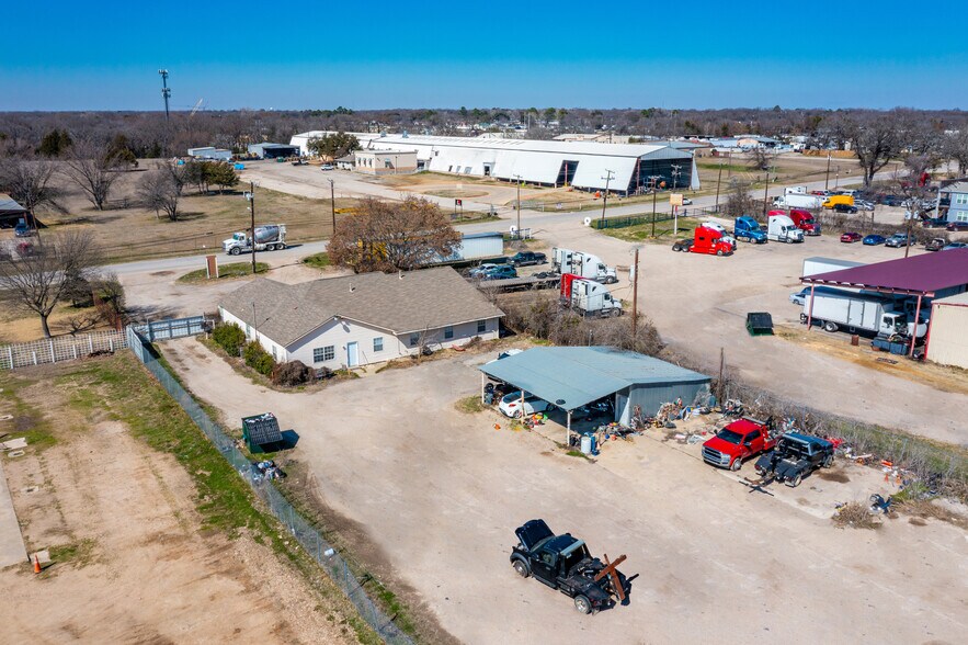More Photos Of 401 W Simonds Rd, Seagoville Office For Sale