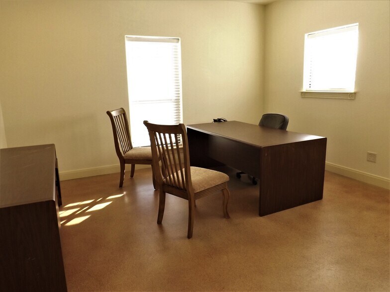 More Photos Of 4449 Highway 90, Alleyton Office For Lease