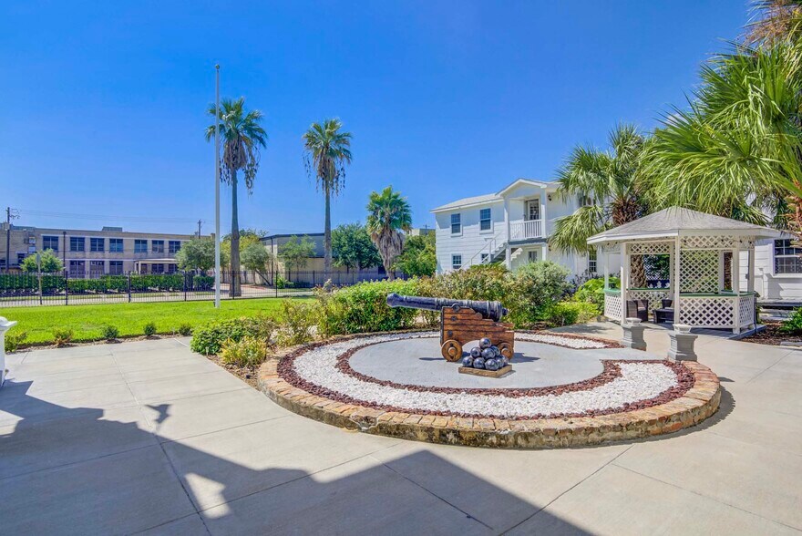 More Photos Of 1502 Market St, Galveston Hospitality For Sale