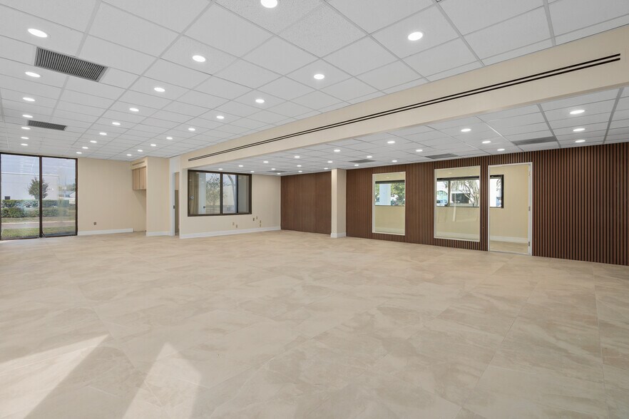 More Photos Of 3305 Lake Breeze Dr, Orlando Bank For Sale