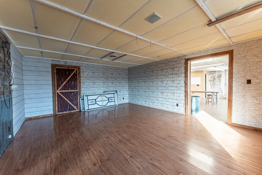 More Photos Of 1770 S Wabash St, Wabash Freestanding For Sale