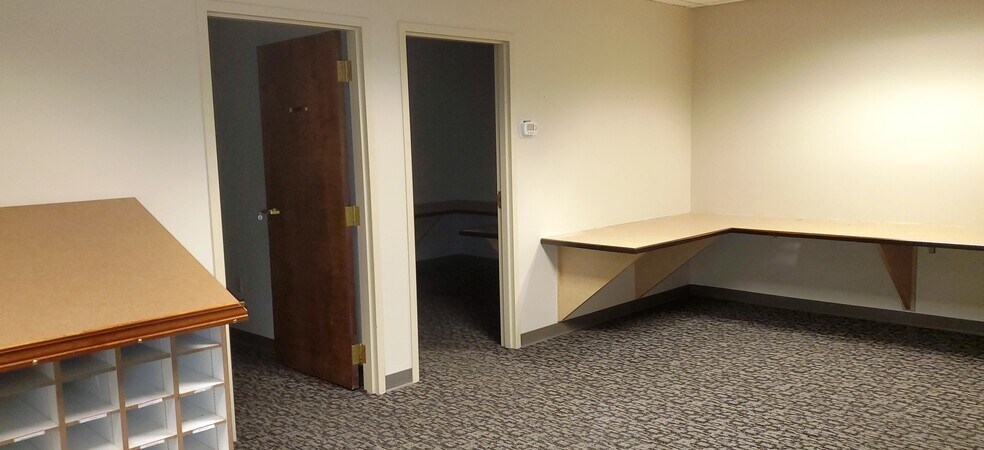 More Photos Of 1711-1715 Broadway, Saugus Loft Creative Space For Lease