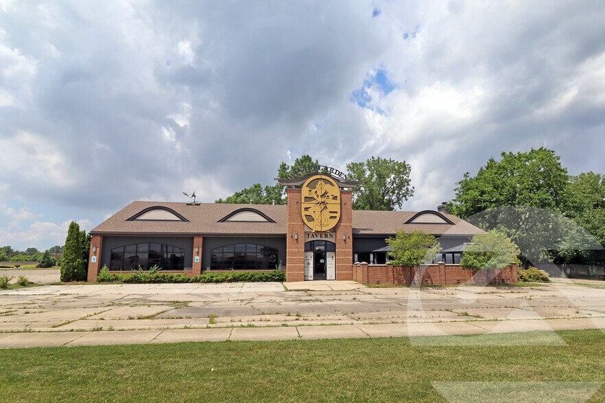 Primary Photo Of 46777 Gratiot Ave, Chesterfield Restaurant For Sale
