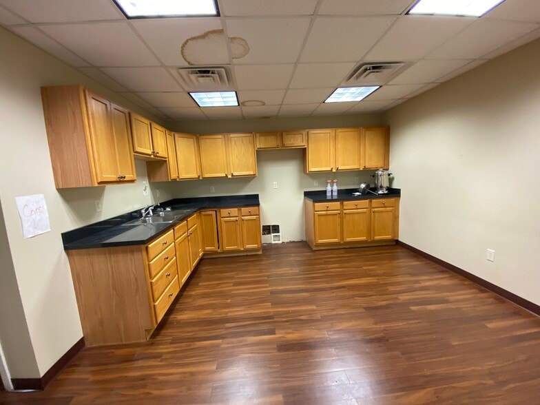 More Photos Of 1501 Allens Ln, Evansville Warehouse For Sale