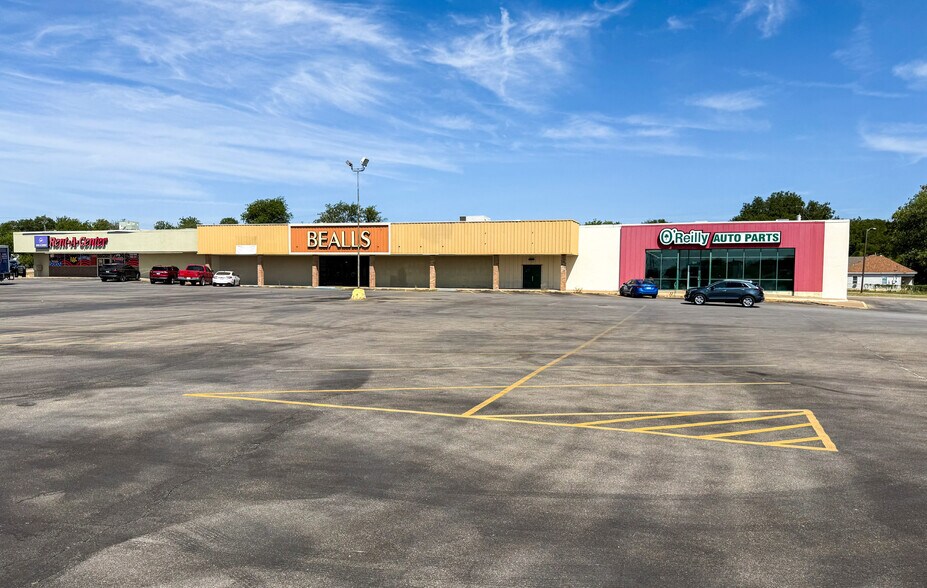 Primary Photo Of 320-370 Covington St, Hillsboro Unknown For Lease
