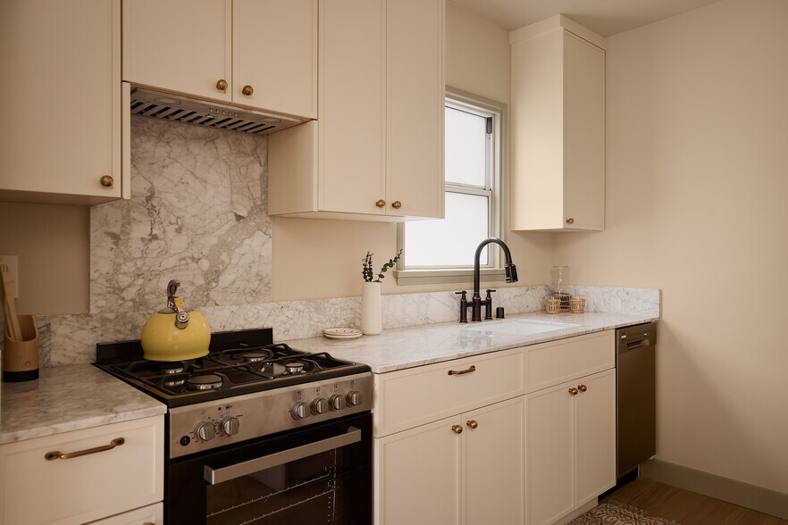 More Photos Of 1434 McDuff St, Los Angeles Apartments For Sale