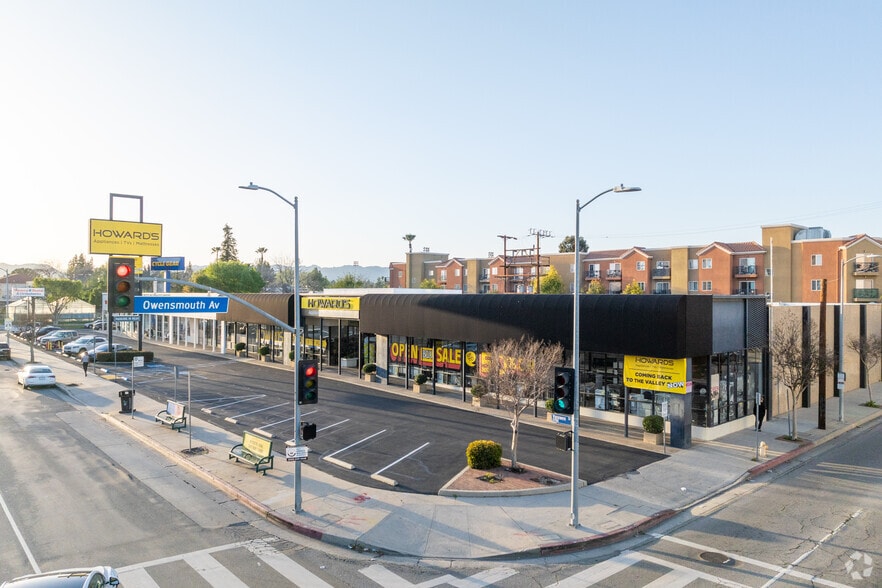 Primary Photo Of 21721-21729 Vanowen St, Canoga Park Storefront For Lease