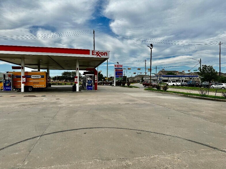 More Photos Of 11302 Space Center, Houston General Retail For Sale