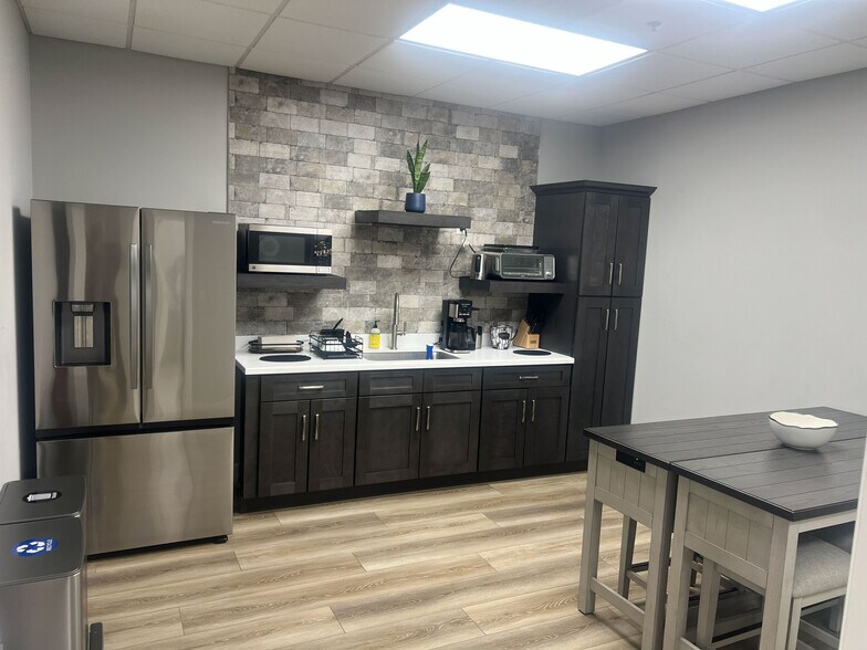 More Photos Of 10180 New Berlin Rd, Jacksonville Service For Sale