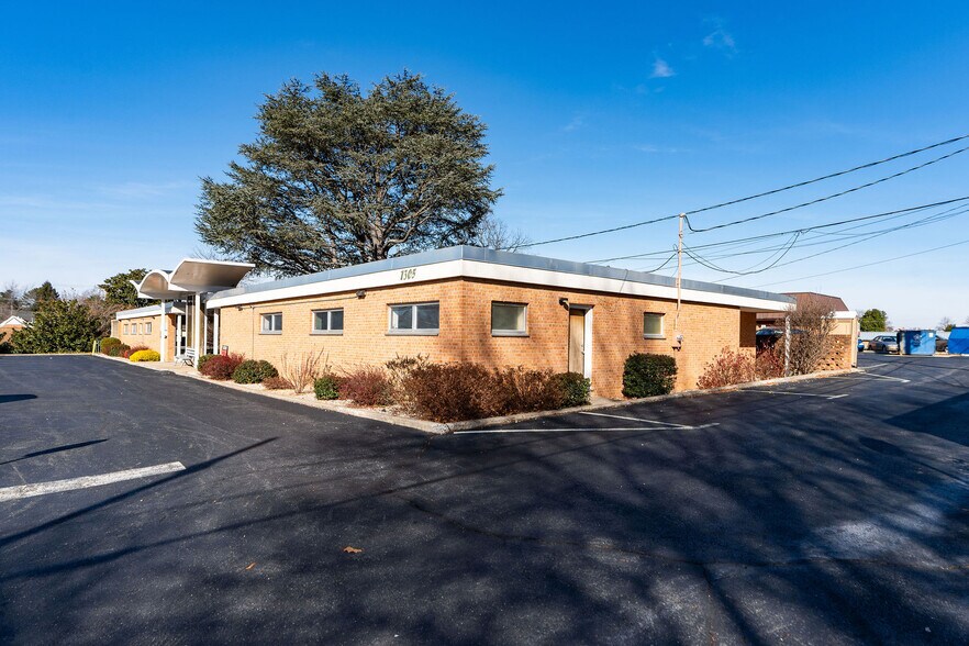 More Photos Of 1305 13th St, Waynesboro Medical For Sale