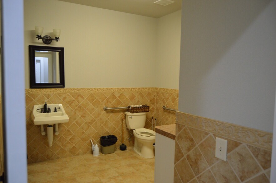 More Photos Of 20338 Telge Rd, Tomball Warehouse For Lease