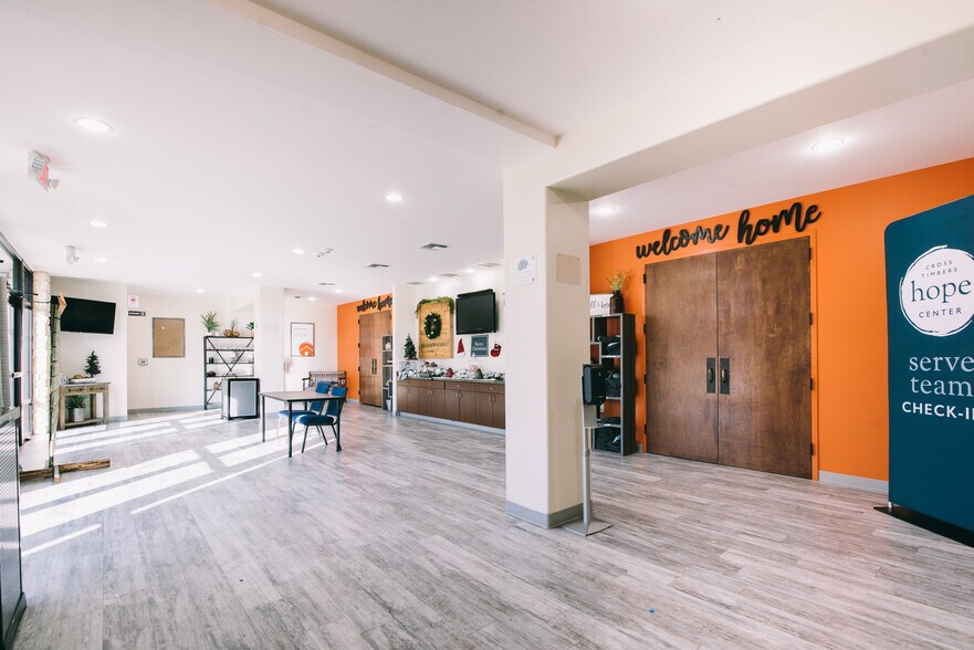 More Photos Of 401 Bolivar St, Denton Office For Sale