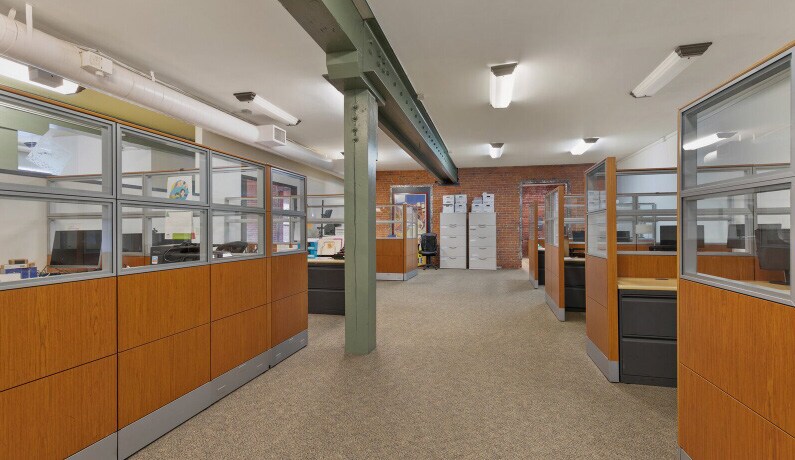 More Photos Of 1325 NW Flanders St, Portland Office For Sale