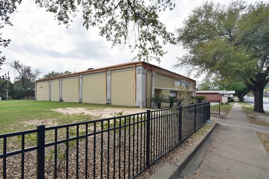 More Photos Of 610 W Oglethorpe Blvd, Albany Religious Facility For Sale