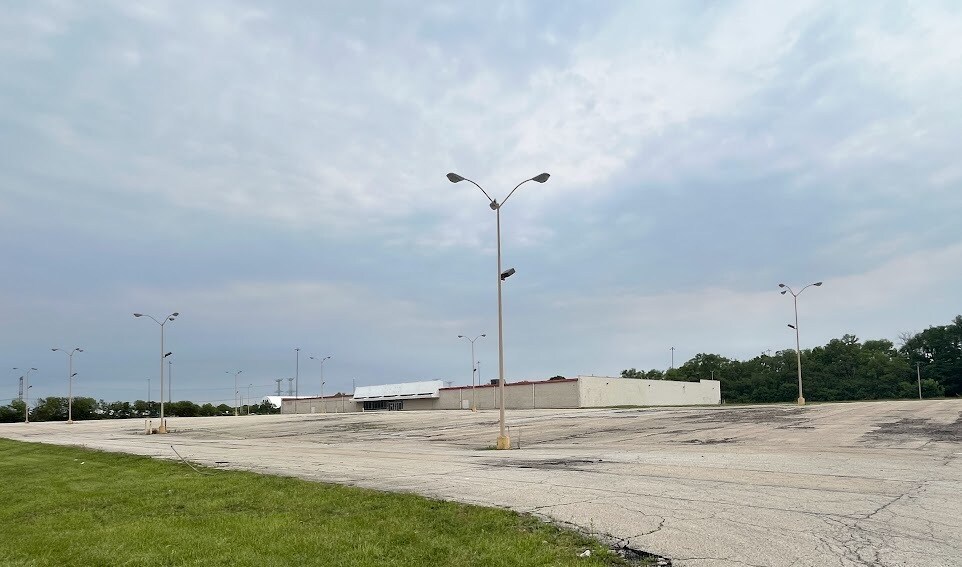 More Photos Of 1500 W Lincoln Hwy, New Lenox Freestanding For Sale