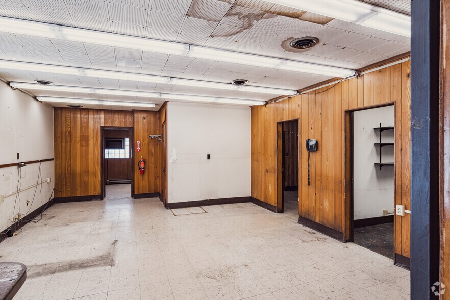 More Photos Of 261 Main St, North Tonawanda Manufacturing For Lease