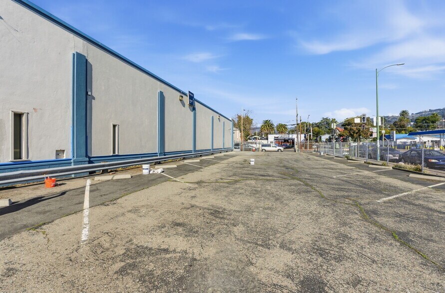 More Photos Of 6537 Foothill Blvd, Oakland Office For Lease