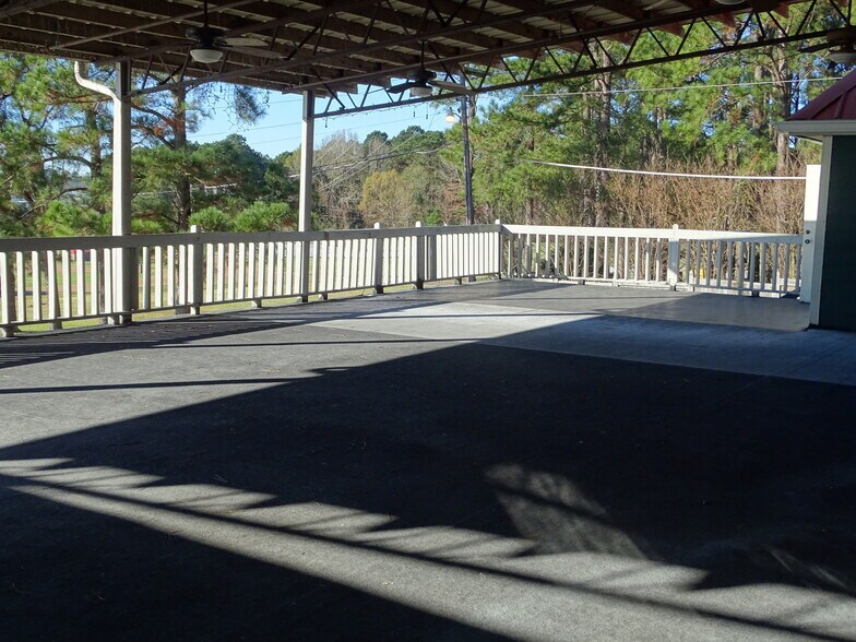 More Photos Of 140 Madison Landing Cir, Ridgeland General Retail For Sale