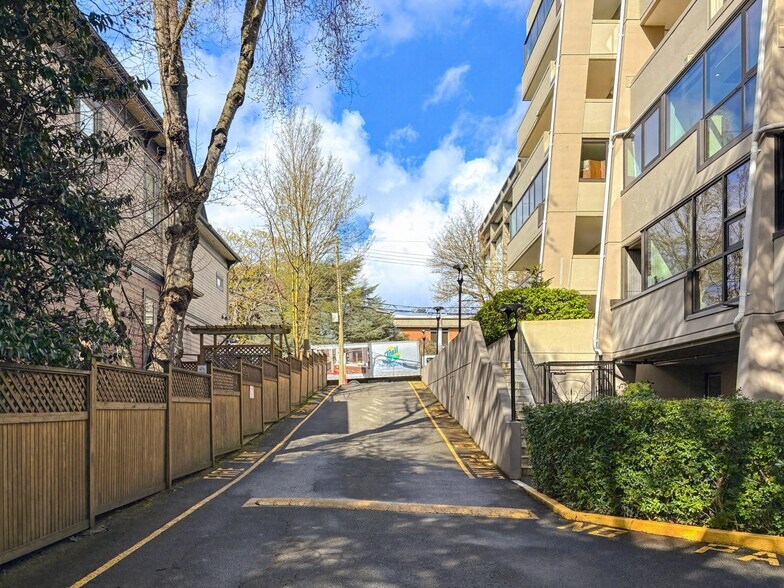 More Photos Of 821 Burdett Ave, Victoria Apartments For Sale