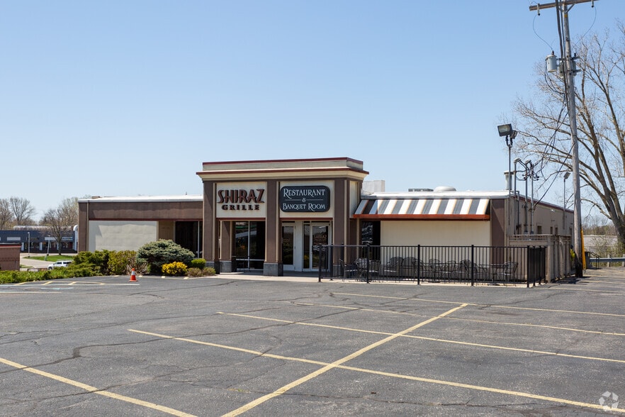 More Photos Of 2739 Breton Rd SE, Grand Rapids Freestanding For Sale