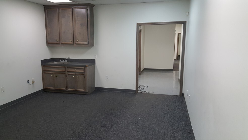 More Photos Of 5829 W Sam Houston Pky N, Houston Light Distribution For Lease