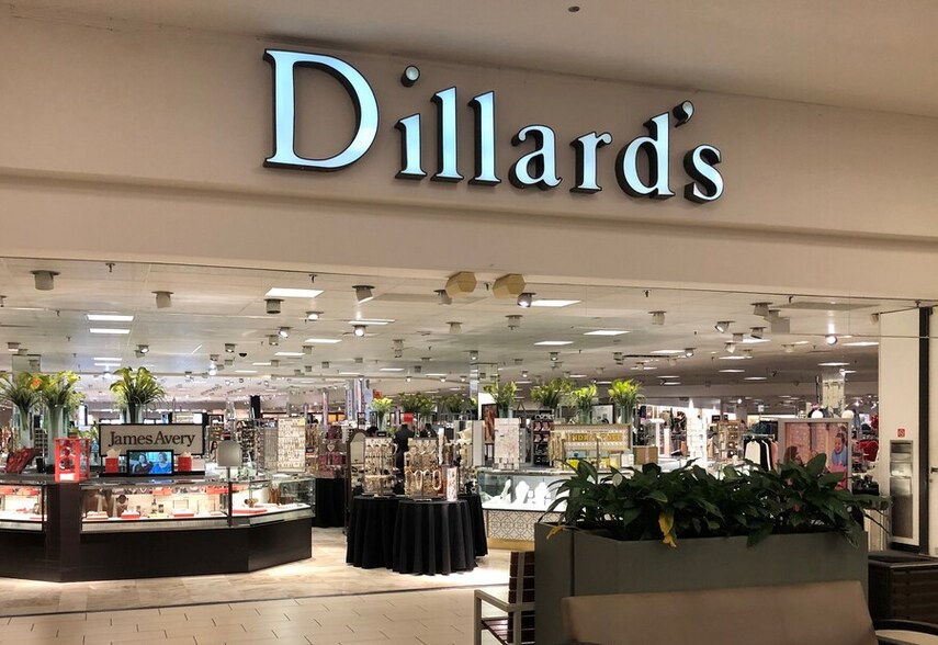 More Photos Of 6001 W Waco Dr, Waco Department Store For Sale