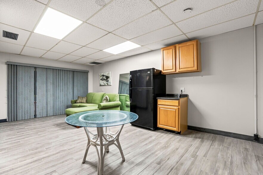 More Photos Of 901 N Grove St, Eustis Medical For Sale