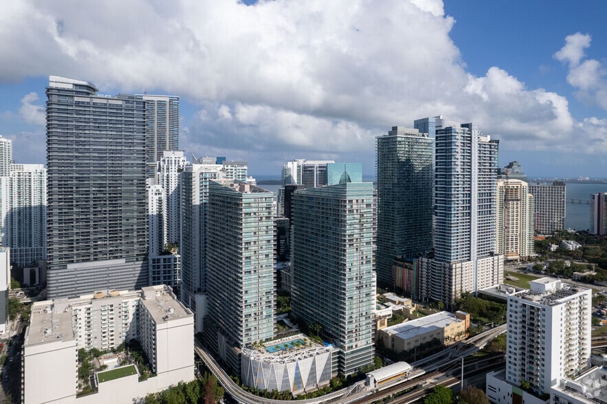 More Photos Of 1111 SW 1st Ave, Miami Apartments For Lease