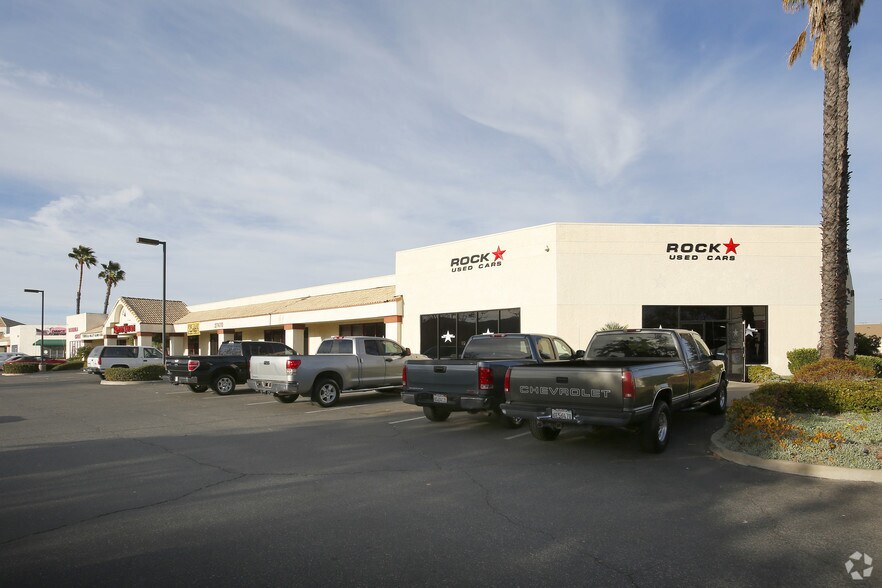 More Photos Of 27470 Commerce Center Dr, Temecula Restaurant For Lease