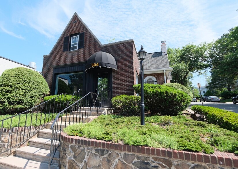Primary Photo Of 304 Bloomfield Ave, Verona Medical For Lease