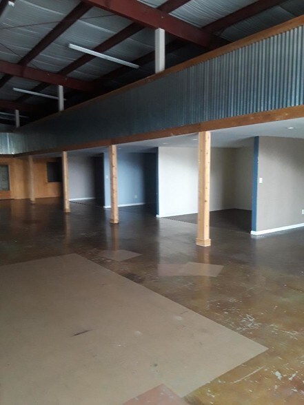 More Photos Of 11126 Timber Crest Dr, Houston Warehouse For Lease
