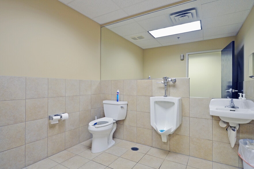 More Photos Of 7900 Excelsior Blvd, Hopkins Warehouse For Lease