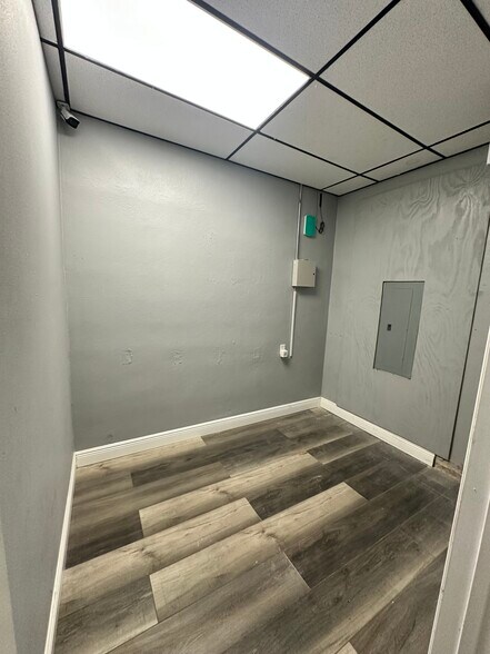 More Photos Of 6514-6516 N 40th St, Tampa Storefront Retail Office For Sale