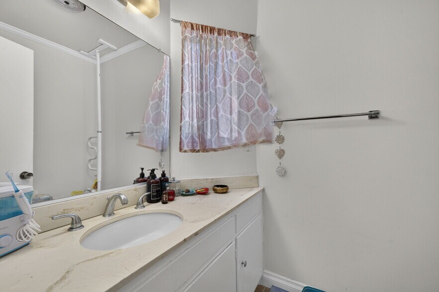 More Photos Of 1459 Stanley Ave, Glendale Apartments For Sale