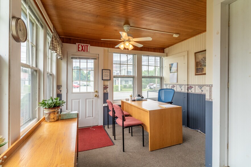 More Photos Of 375 E Main St, Newport Office For Sale
