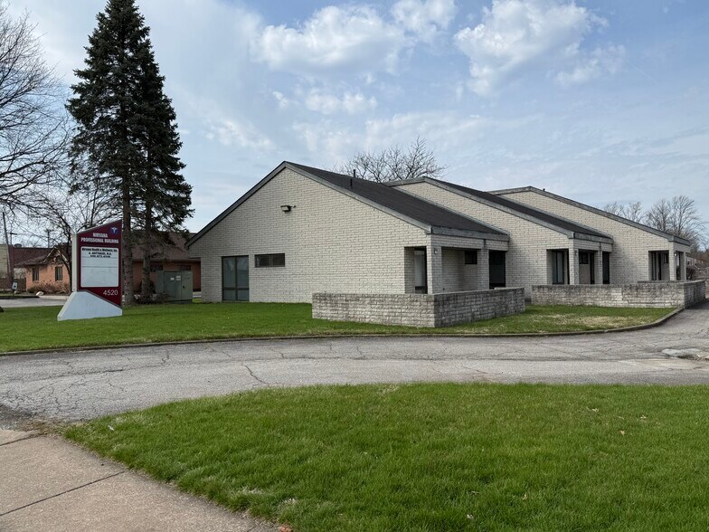 Primary Photo Of 4520 Oberlin Ave, Lorain Medical For Sale