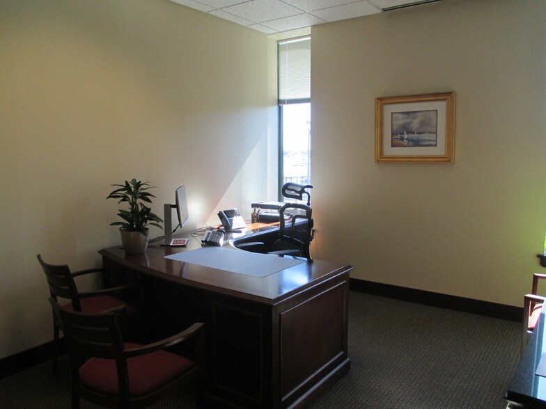 More Photos Of 1 Harbour Pl, Portsmouth Office For Lease