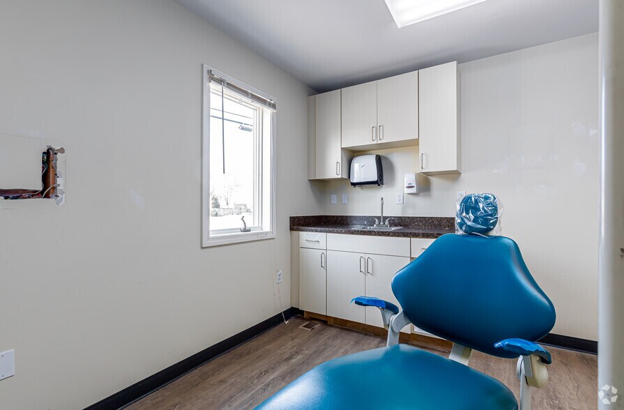 More Photos Of 169 Middle St, Bristol Medical For Sale