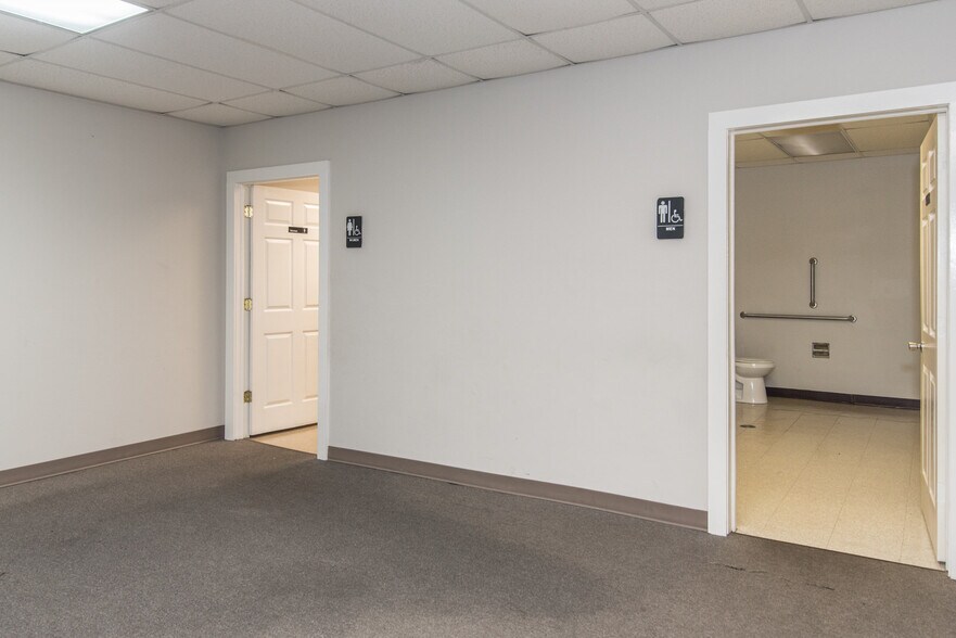 More Photos Of 6044-6052 Castor Ave, Philadelphia Medical For Sale