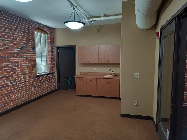 More Photos Of 170 S Lincoln St, Spokane Loft Creative Space For Lease